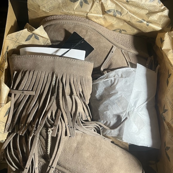 NIB- Koolaburra by Ugg - Picture 9 of 9